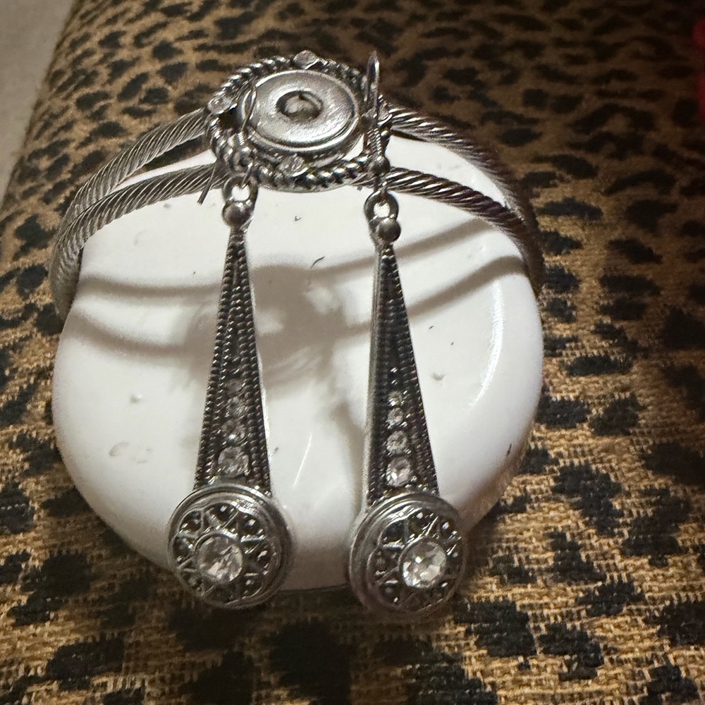 Ginger snaps petite bracelet and dangle earrings.